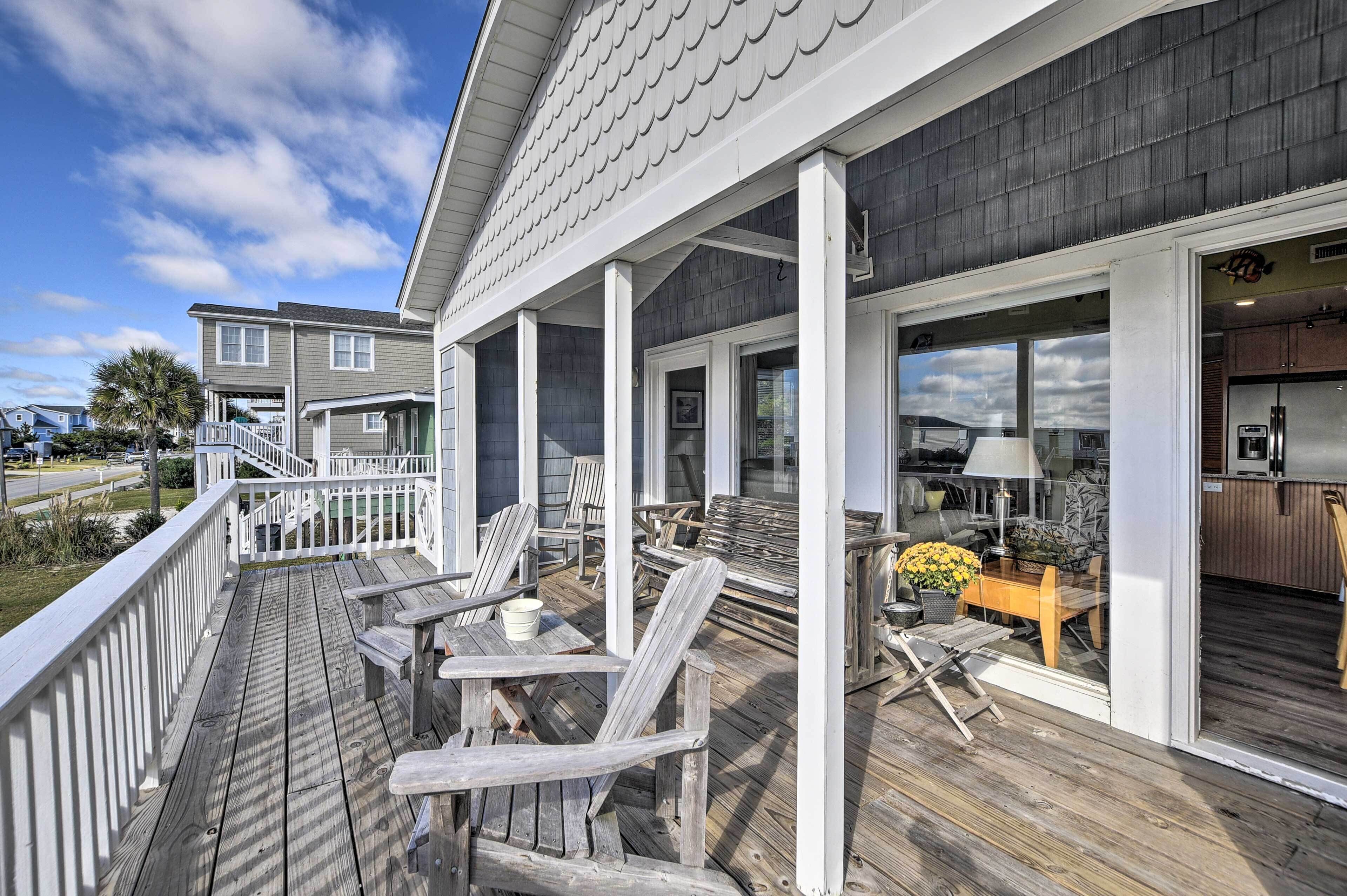 2nd-row Holden Beach Abode - Steps to Ocean!