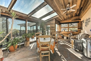 Dining - El Prado Home w/ Hot Tub, Panoramic Mtn Views (El Prado)