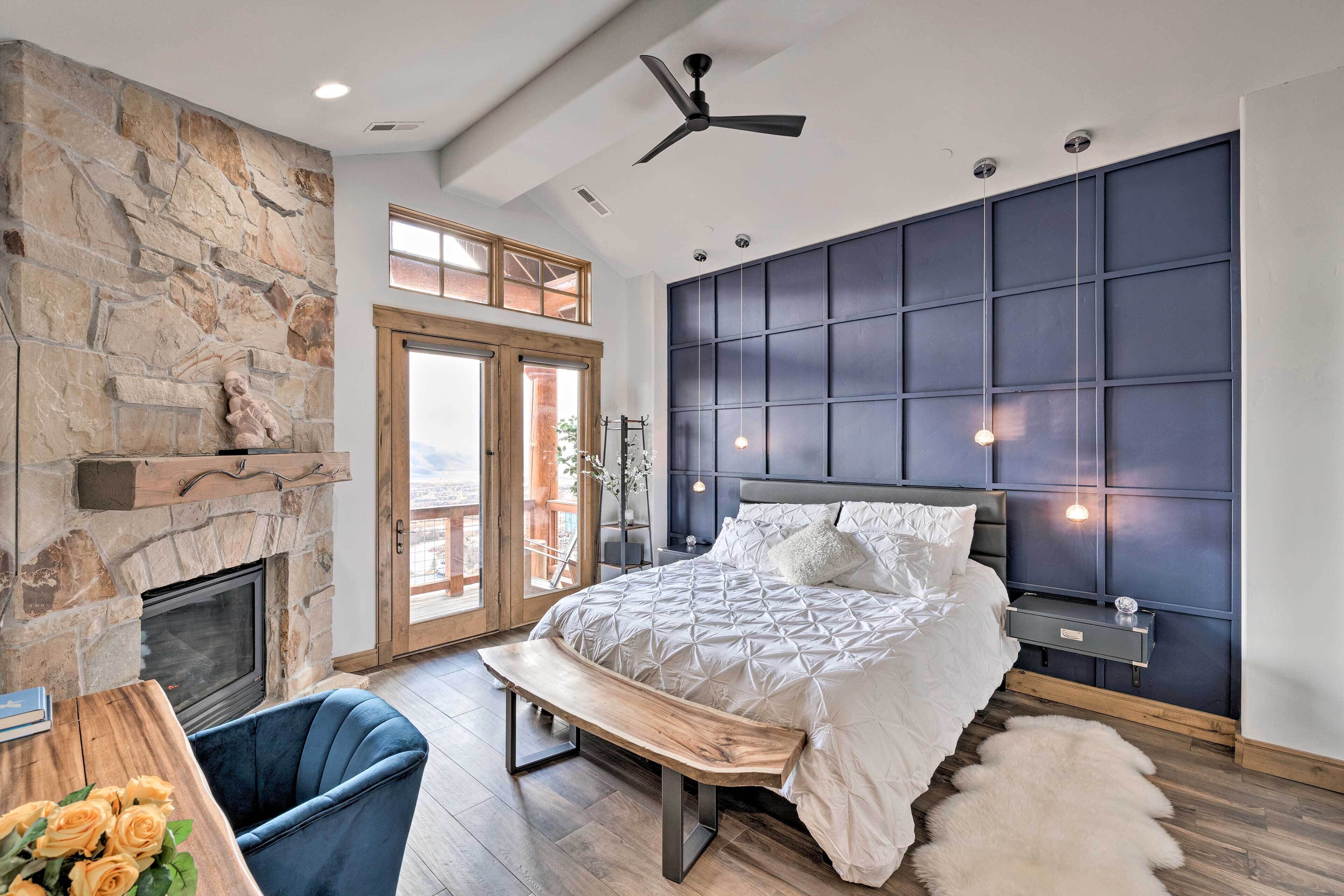 Ski-in/ski-out Townhome w/ Sauna & Hot Tub!