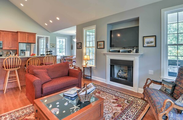 Interior - Oriental House on 1 Acre w/ Wraparound Porch! (Arapahoe)