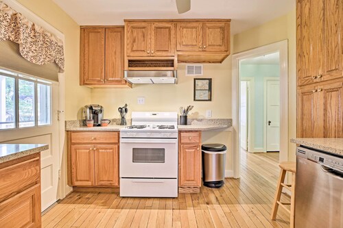 Lexington Getaway w/ Backyard Deck < 2 Mi to UK!