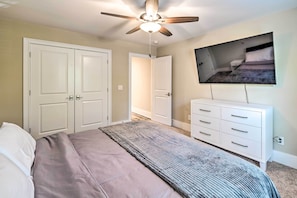 House (3 Bedrooms) | Interior - Charming Pawleys Island Home ~ 4 Mi to Beach! (Pawleys Island)