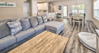 Charming Pawleys Island Home ~ 4 Mi to Beach!