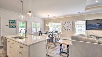 House (3 Bedrooms) | Interior