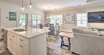 Charming Pawleys Island Home ~ 4 Mi to Beach!