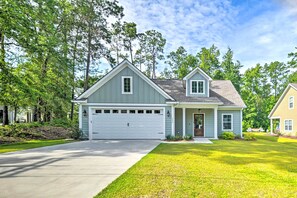 House (3 Bedrooms) | Interior - Charming Pawleys Island Home ~ 4 Mi to Beach! (Pawleys Island)