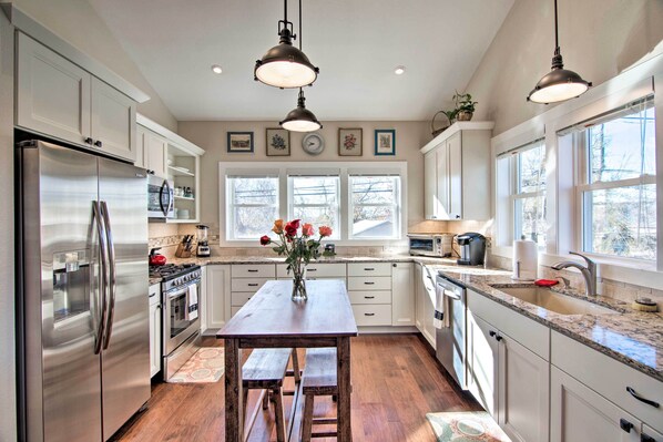 Apartment (1 Bedroom) | Private kitchen | Microwave, oven, stovetop, dishwasher