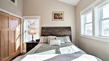 Apartment (1 Bedroom) | 1 bedroom, bed sheets