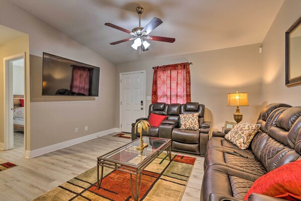 House (2 Bedrooms) | Interior - 'the Royal Retreat' ~ 10 Mi to Local Beaches! (Pensacola)