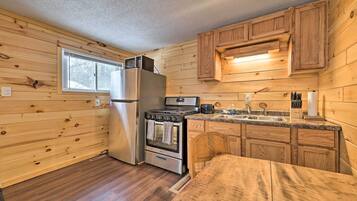 House (2 Bedrooms) | Interior