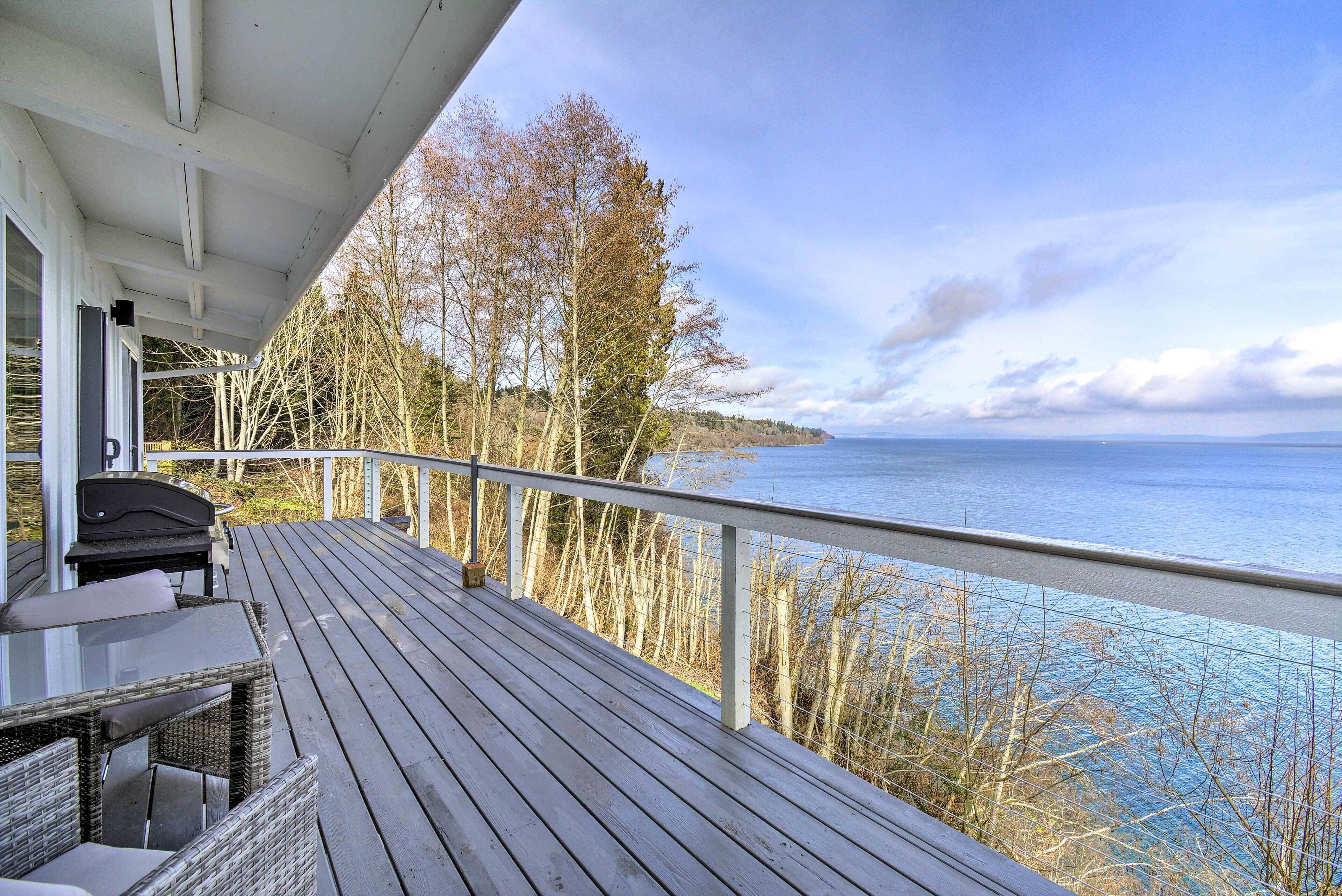 Waterfront Kingston Getaway on Puget Sound!