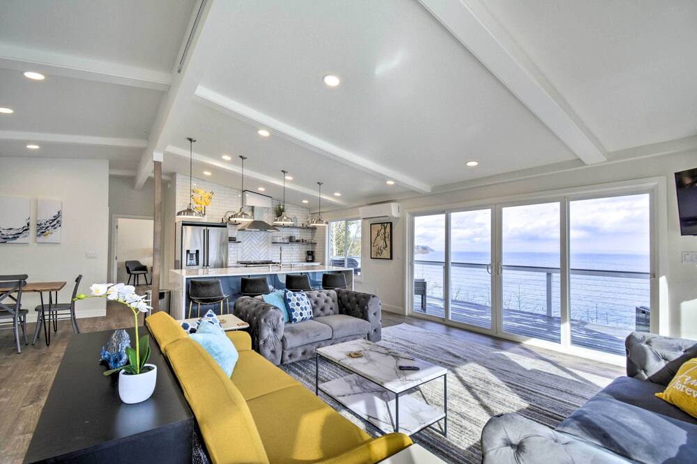 Waterfront Kingston Getaway on Puget Sound! - Bridgehaven, WA