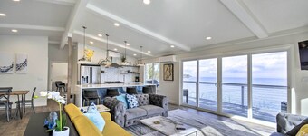 金斯頓濱水度假屋在普吉特灣度假屋