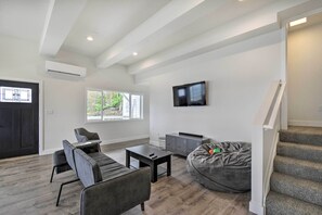 House (4 Bedrooms) | Interior - Waterfront Kingston Getaway on Puget Sound! (Kingston)