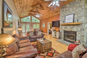 Interior - Rustic Red Cabin w/ Deck in Maggie Valley Club! (Maggie Valley)