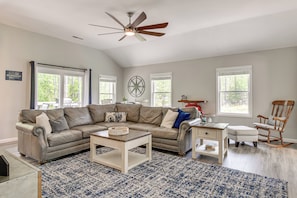 Interior - Waterfront Townville Home: Hot Tub & Lake Access! (Townville)