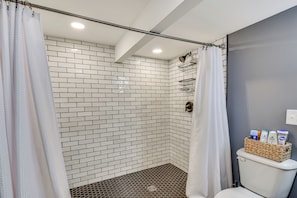 Interior - Waterfront Townville Home: Hot Tub & Lake Access! (Townville)