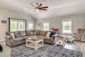 House (5 Bedrooms) | Interior
