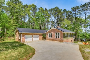 Interior - Waterfront Townville Home: Hot Tub & Lake Access! (Townville)