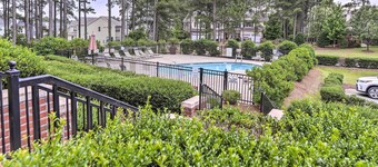 Resort-style Condo on Golf Course w/ Private Pool!