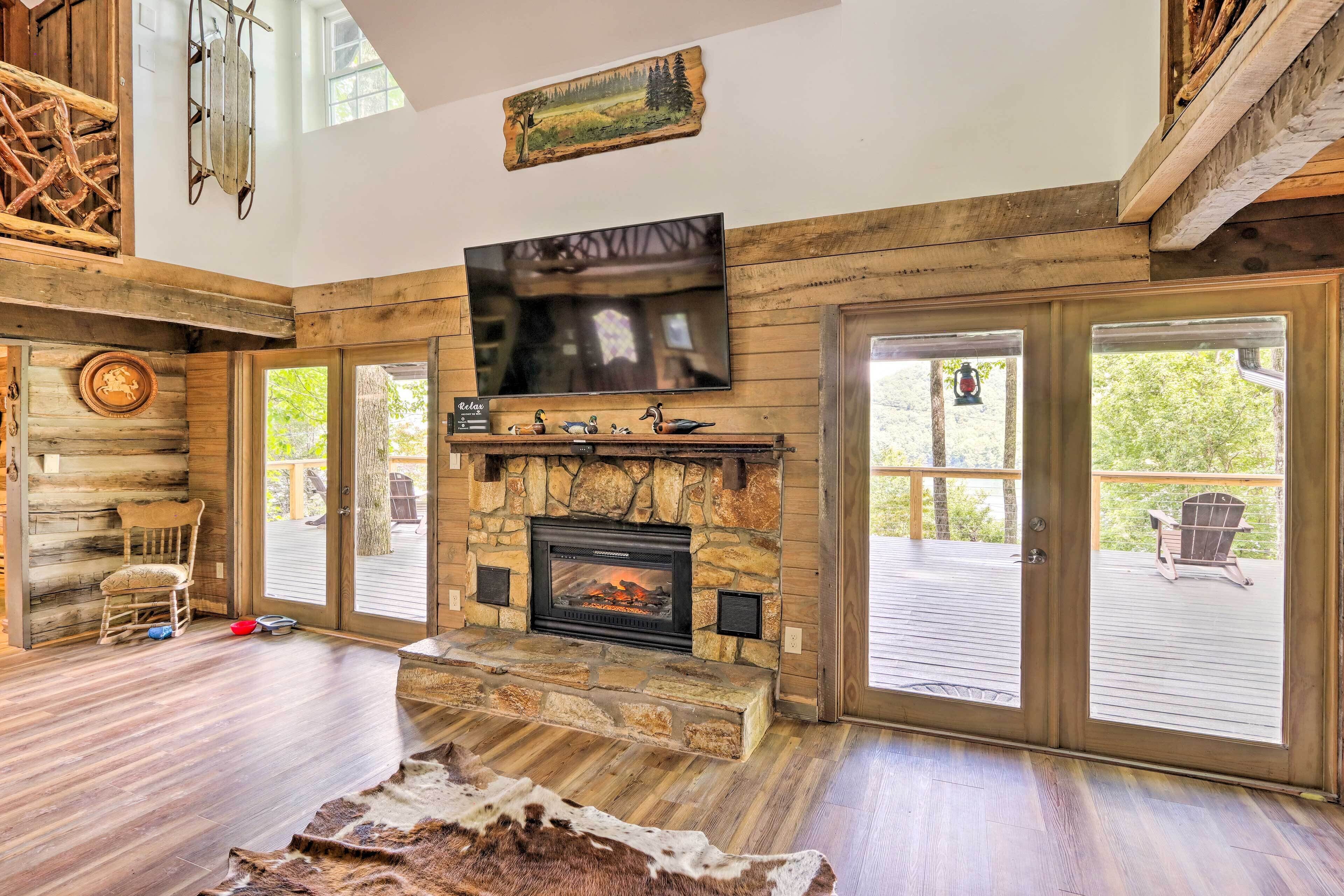 Lakeside Topton Cabin w/ Hot Tub & Game Room!