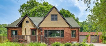 Cozy Abode ~ 3 Mi to Indiana Dunes Nat'l Park