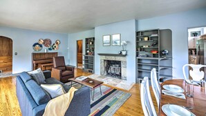 A modern living room with a fireplace, a dining area, and a bookshelf. - Sugar Shores ~ 3 Mi to Indiana Dunes Nat'l Park (Chesterton)