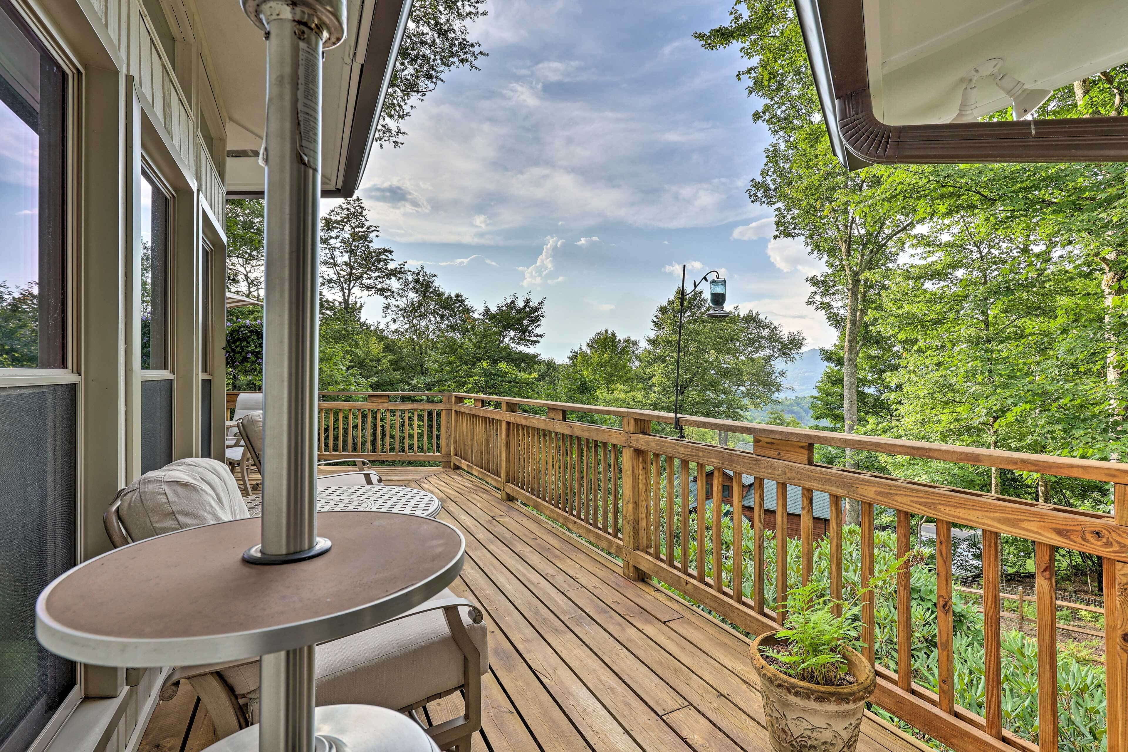 Luxury Sugar Mountain Hideaway: Deck & Mtn Views