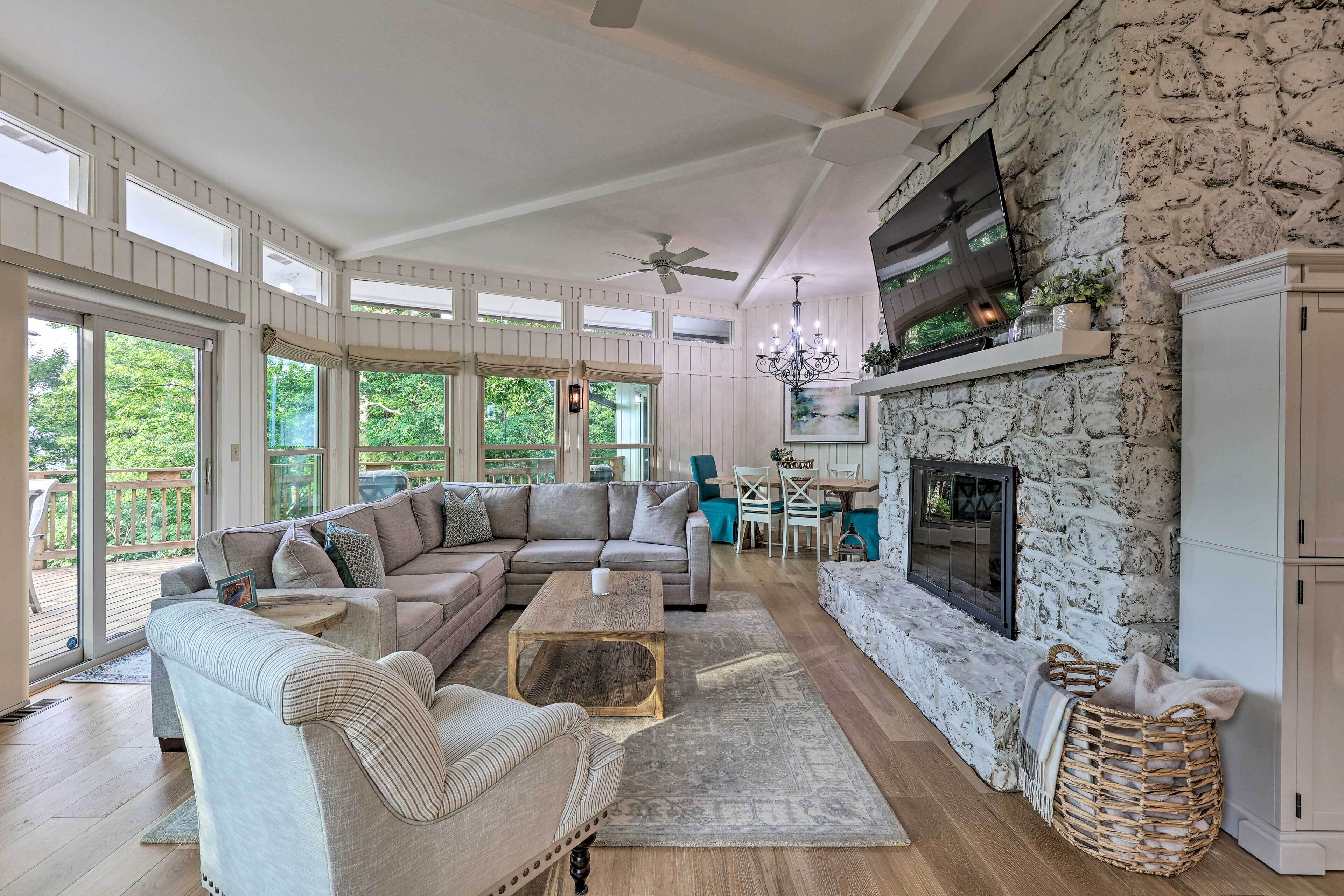 Luxury Sugar Mountain Hideaway: Deck & Mtn Views