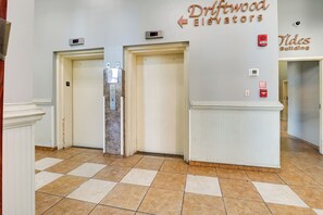 Interior - 4 Mi to Broadway at the Beach: Oceanfront Getaway (Myrtle Beach)