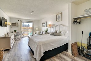 Apartment (0 Bedroom) | Interior - 4 Mi to Broadway at the Beach: Oceanfront Getaway (Myrtle Beach)