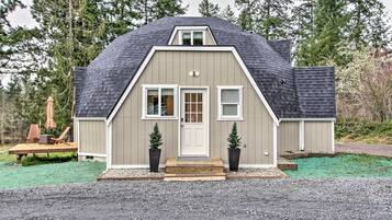 House (3 Bedrooms) | Front of property