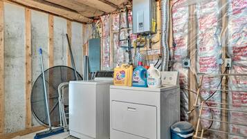 Apartment (2 Bedrooms) | Bahagian dalam