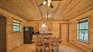 Unclassified image, 3 of 28, button - Rustic-chic Country Cabin - 10 Mi to Main Street! (Fredericksburg)