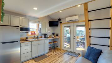 Apartment (0 Bedroom) | Interior