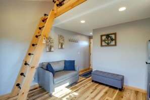 Apartment (0 Bedroom) | Interior - Studio w/ Loft, Hot Tub & Views in Marshall! (Marshall)