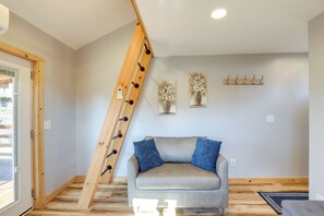 Interior - Studio w/ Loft, Hot Tub & Views in Marshall! (Marshall)