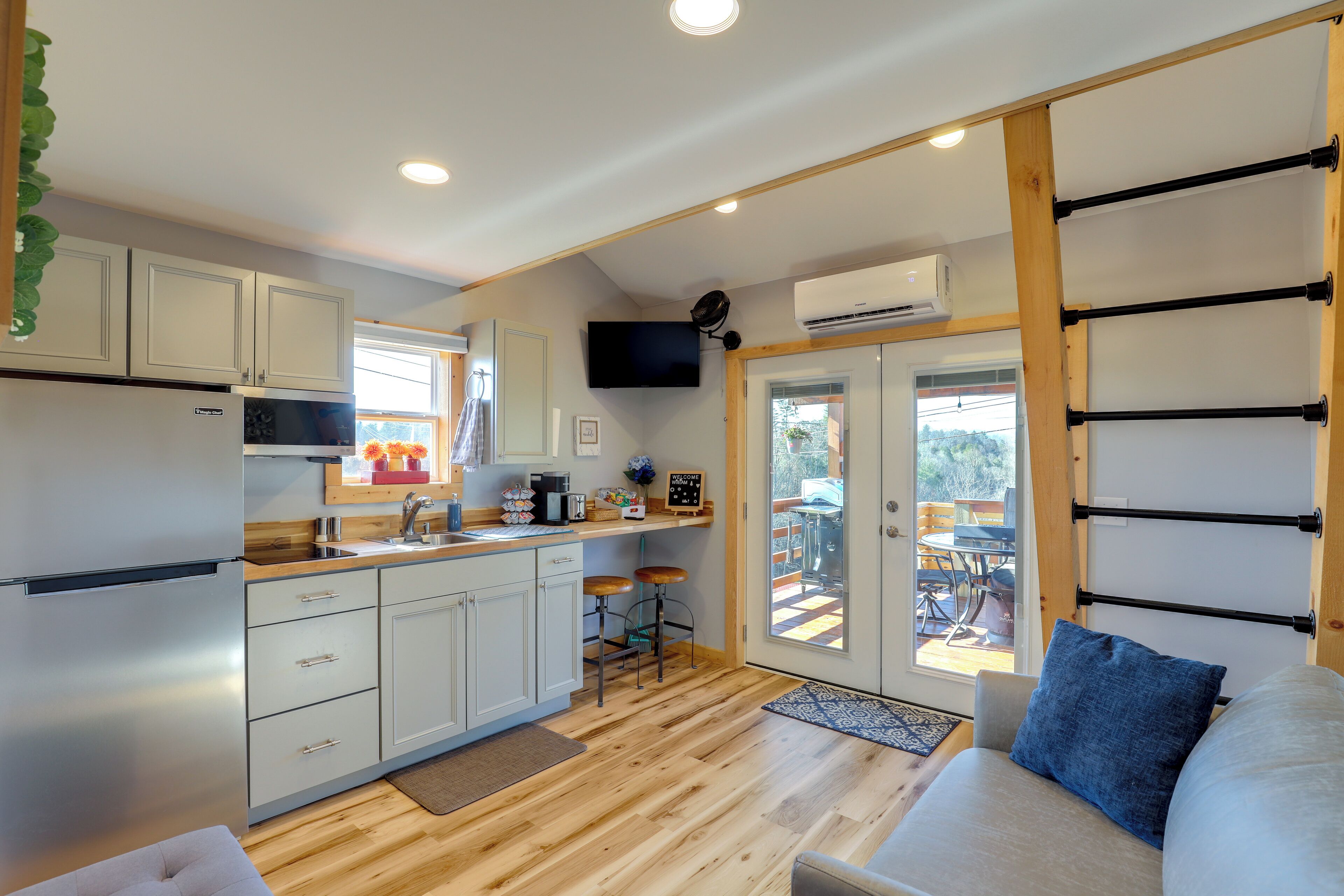 Apartment (0 Bedroom) | Interior