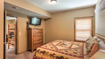 House (5 Bedrooms) | Interior