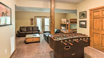 House (5 Bedrooms) | Interior