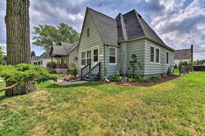 House (2 Bedrooms) | Interior - Lovely Dearborn Home w/ Gas Grill & Backyard! (Dearborn)