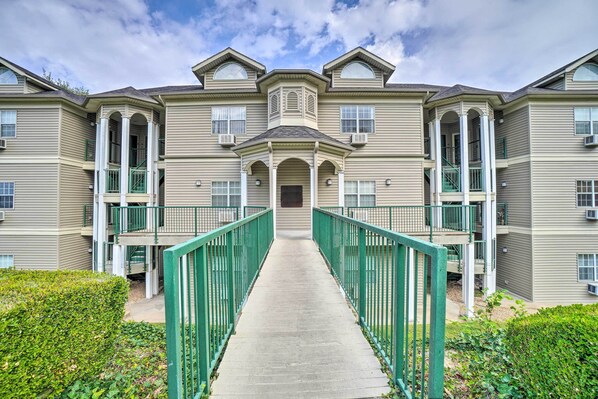 Apartment (2 Bedrooms) | Interior - Jacuzzi Tub: Branson Retreat ~ 4 Mi to Strip (Branson)