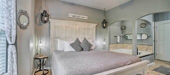 Jacuzzi Tub: Branson Retreat ~ 4 Mi to Strip
