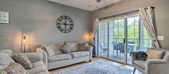 Jacuzzi Tub: Branson Retreat ~ 4 Mi to Strip