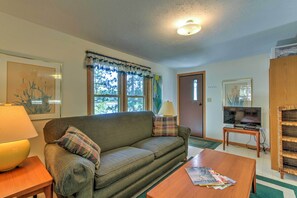 TV - Lakefront Studio Cabin w/ Dock & Fire Pit! (Westfield)