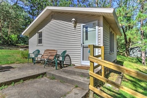 Terrace/patio - Lakefront Studio Cabin w/ Dock & Fire Pit! (Westfield)