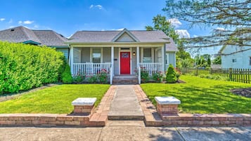 House (2 Bedrooms) | Front of property