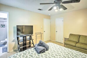 Interior - Family-friendly Townhouse w/ Private Patio (Dallas)