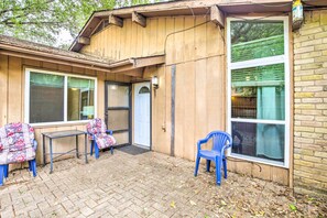 Interior - Family-friendly Townhouse w/ Private Patio (Dallas)