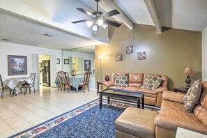 Interior - Family-friendly Townhouse w/ Private Patio (Dallas)